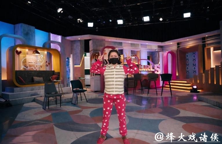 小S睡衣亮相节目录制现场宣布复工，暖心寄语祝福健康平安