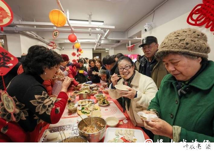 人间至味是团圆，静安区彭一小区迎来“拆落地”回搬后首个新春